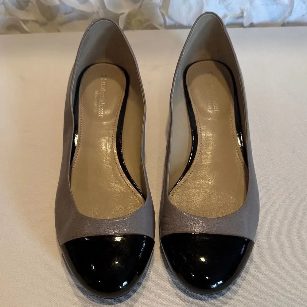 Naturalizer Two-Tone Taupe and Black Leather Flats